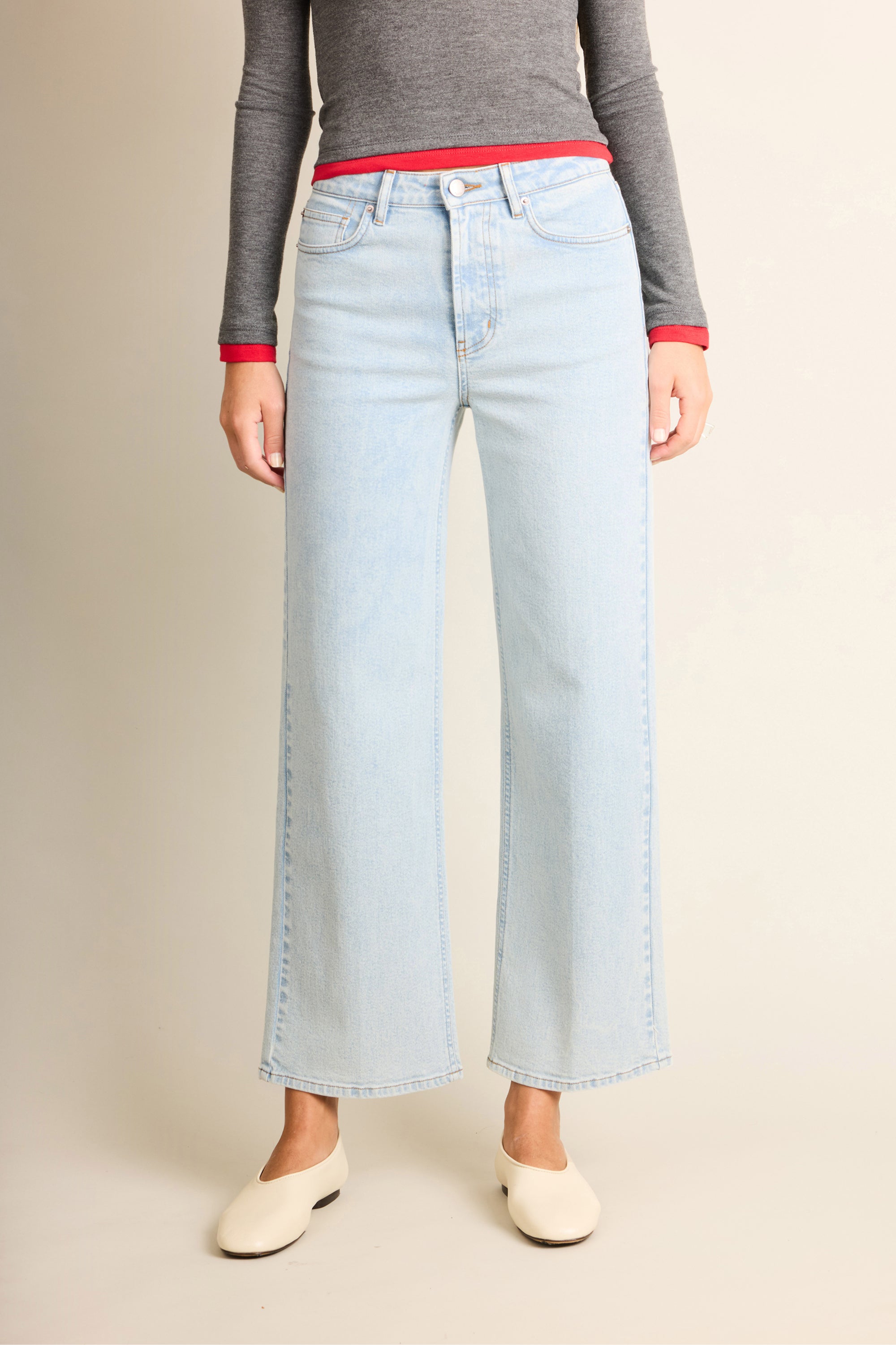 le-pantalon-jean-flare-pantalon-femme-ice-blue-vas-7-8 image 4