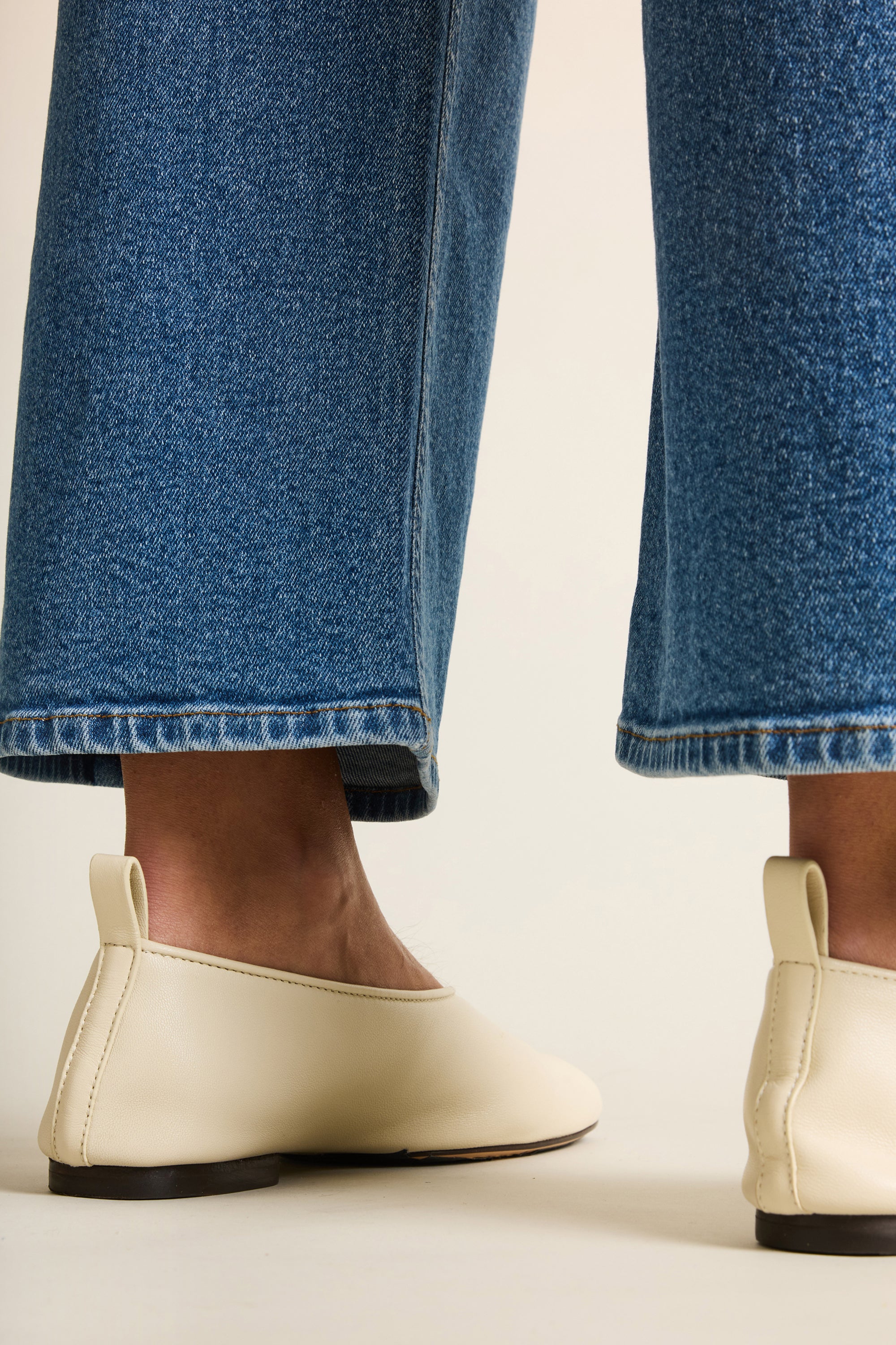 le-pantalon-jean-flare-bleu-stone-jean-femme-stretch image 8