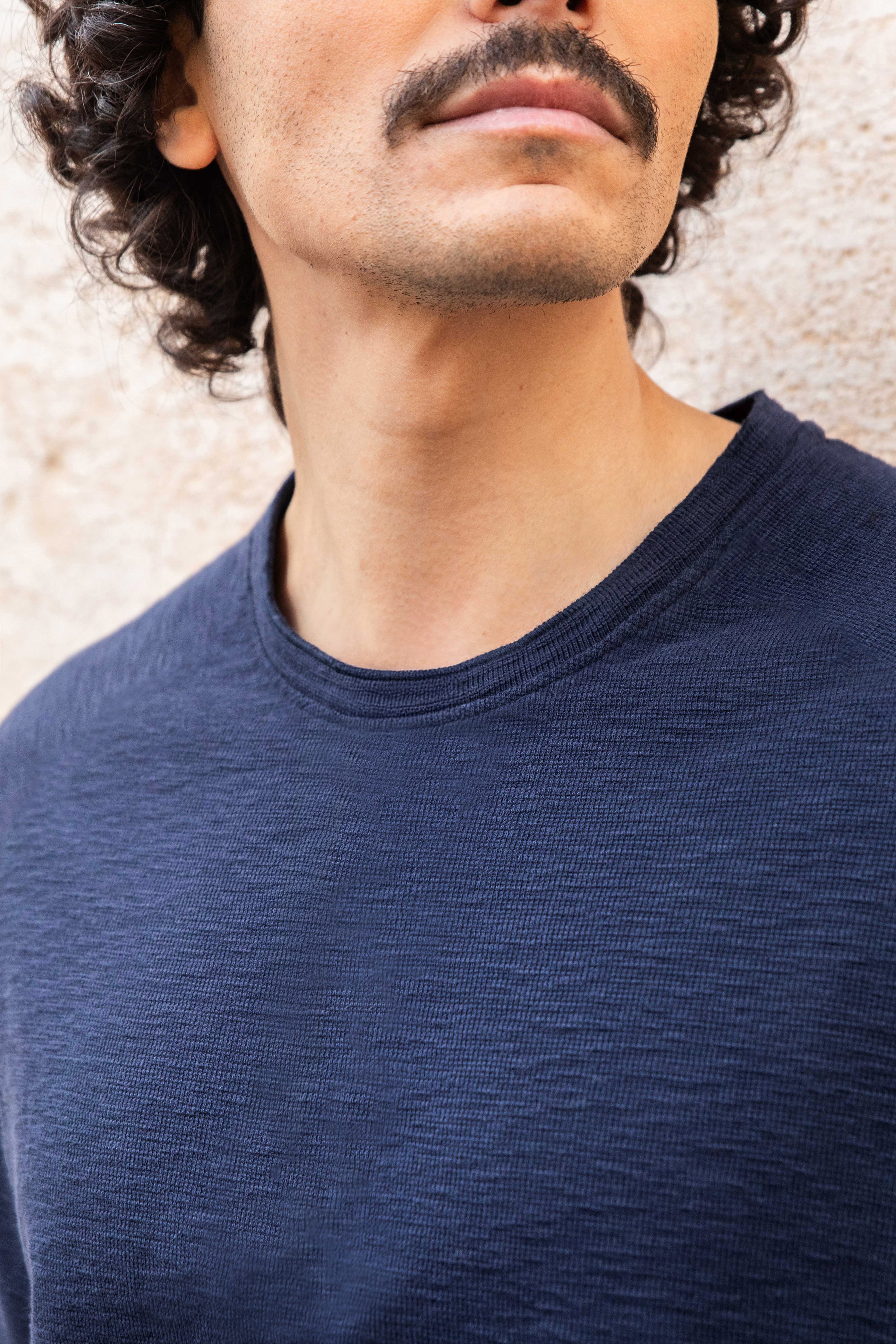 le-pantalon-t-shirts-homme-textur-bleu-marine-coton image 2