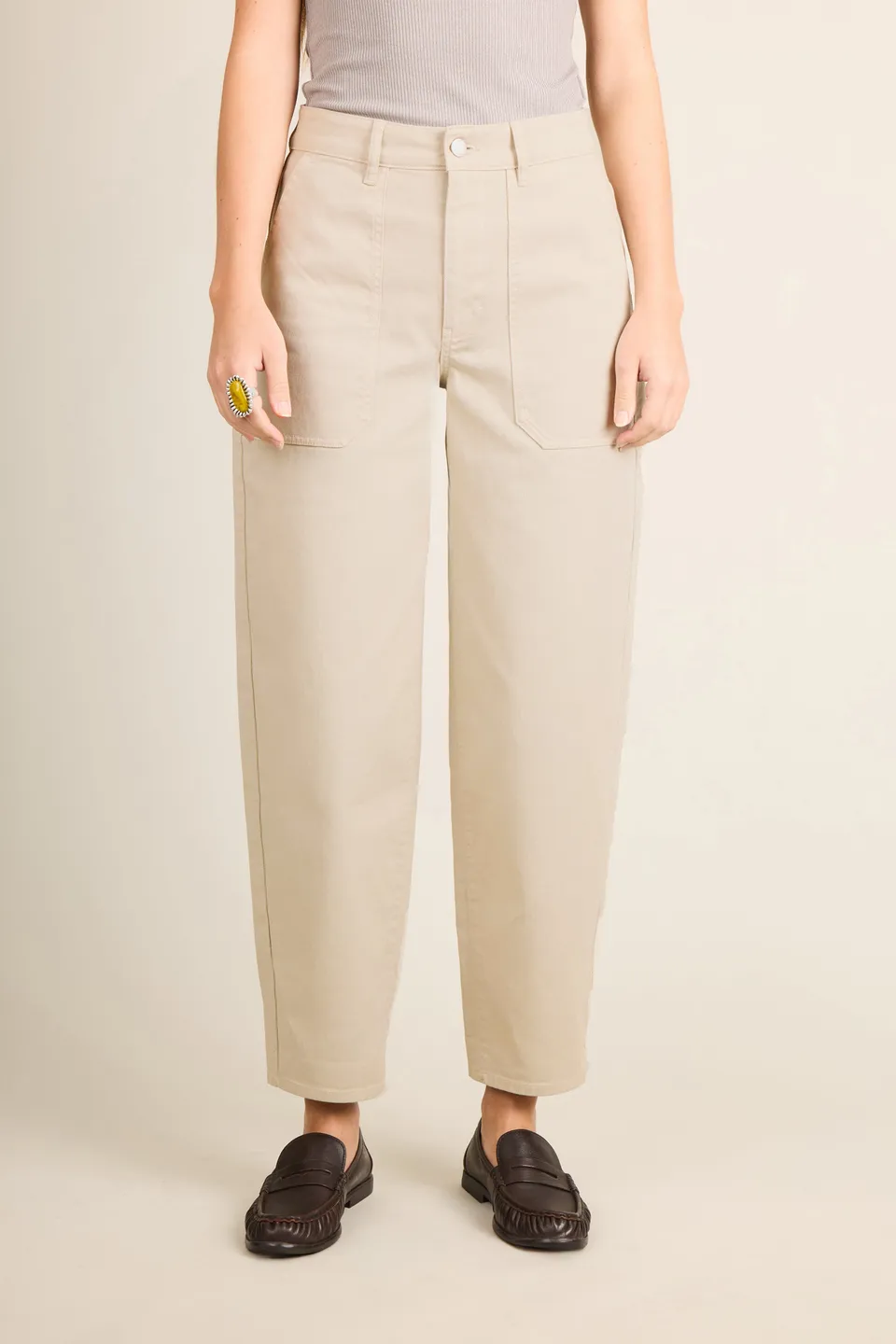 le-pantalon-jean-balloon-fatigue-sable-jean-femme image 1