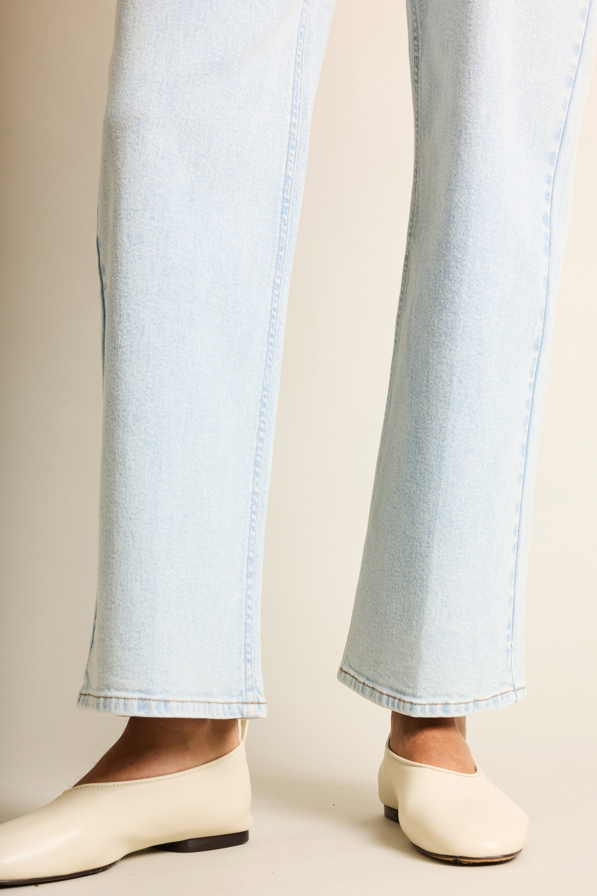le-pantalon-jean-flare-pantalon-femme-ice-blue-vas-7-8 image 7