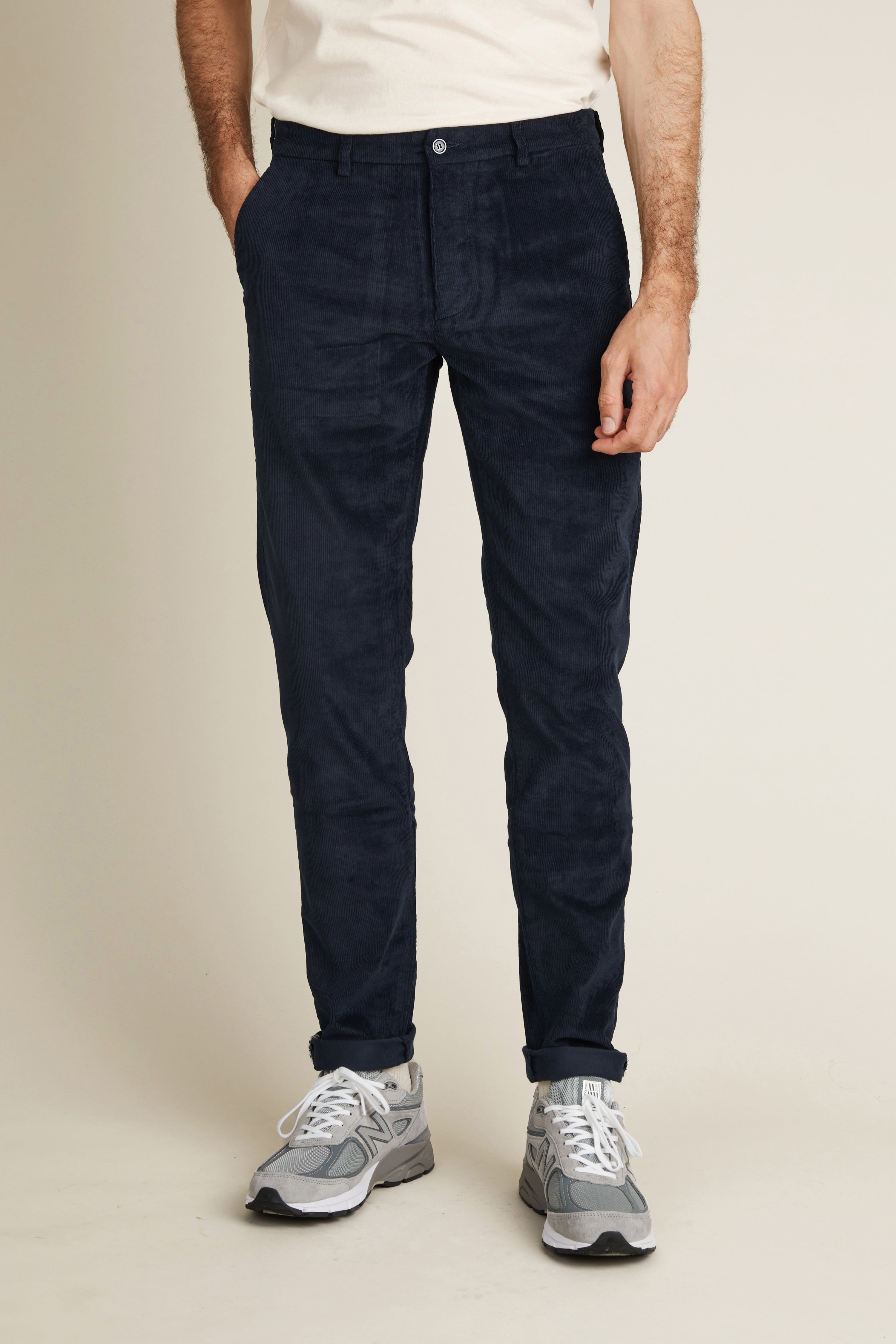 le-pantalon-chino-velours-bleu-marine-semi-slim-stretch image 1