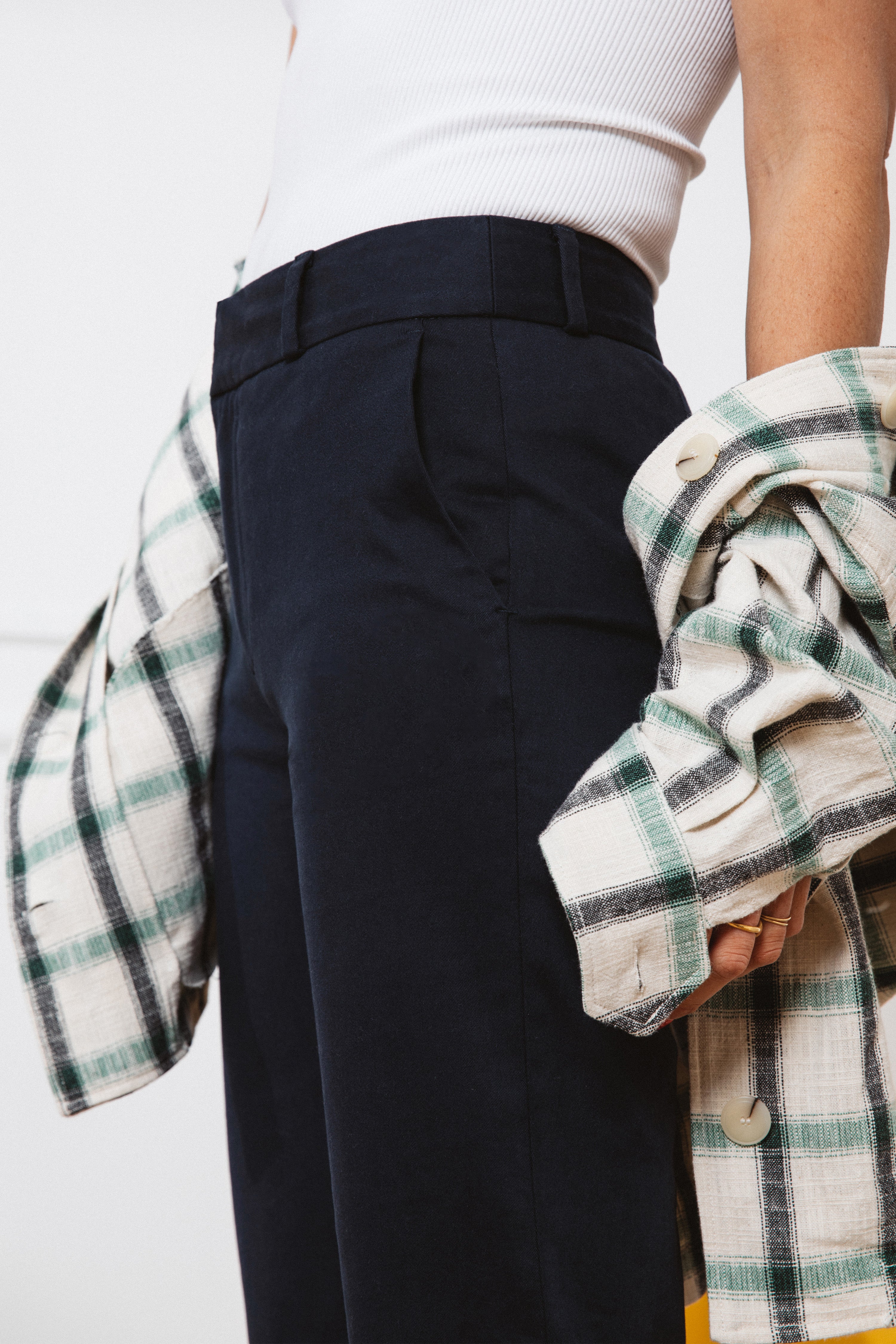 le-pantalon-chino-bleu-marine-pantalon-femme-coton image 5