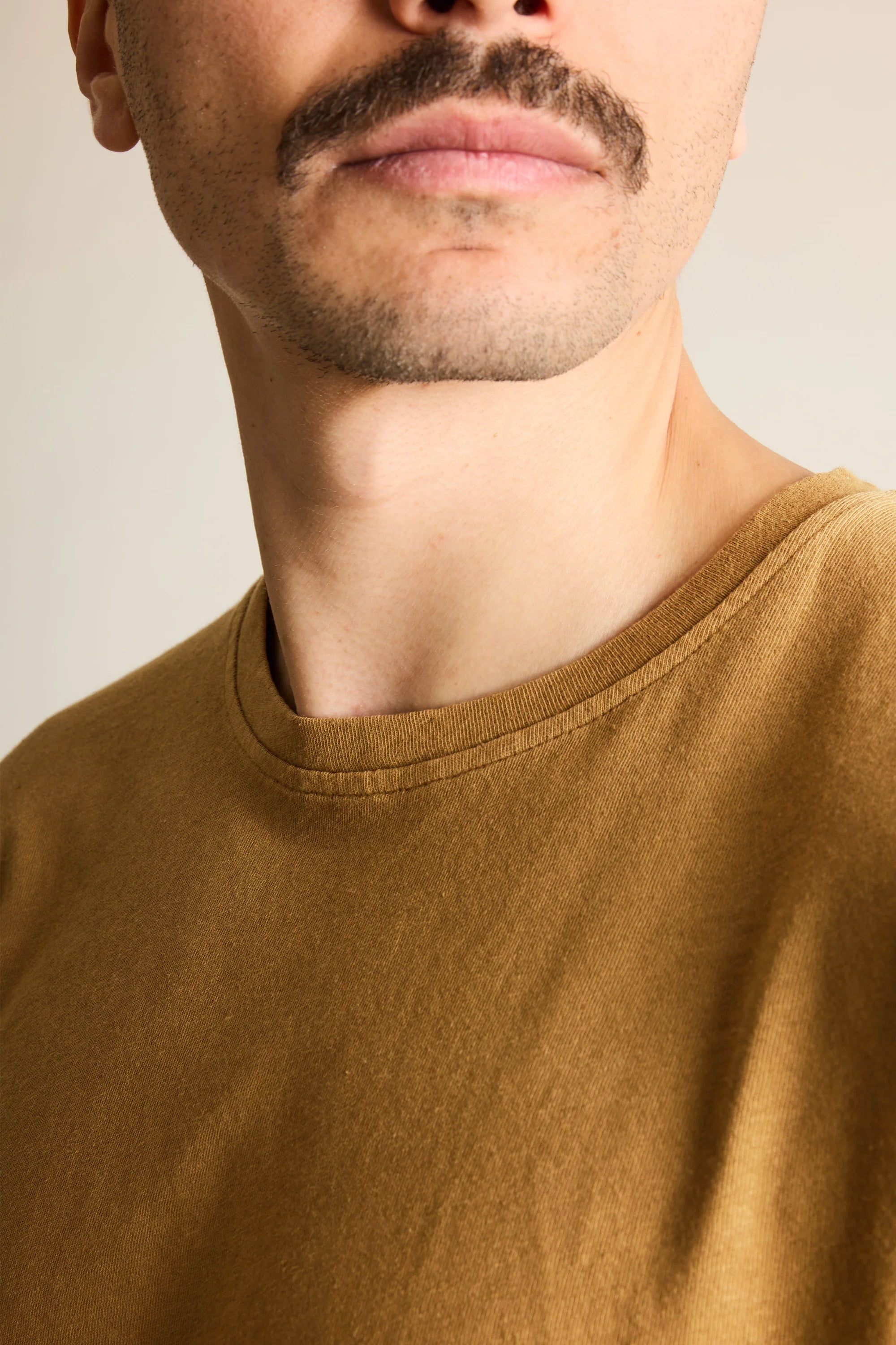 le-pantalon-tee-shirt-coton-lin-caramel-t-shirt-col-rond image 2