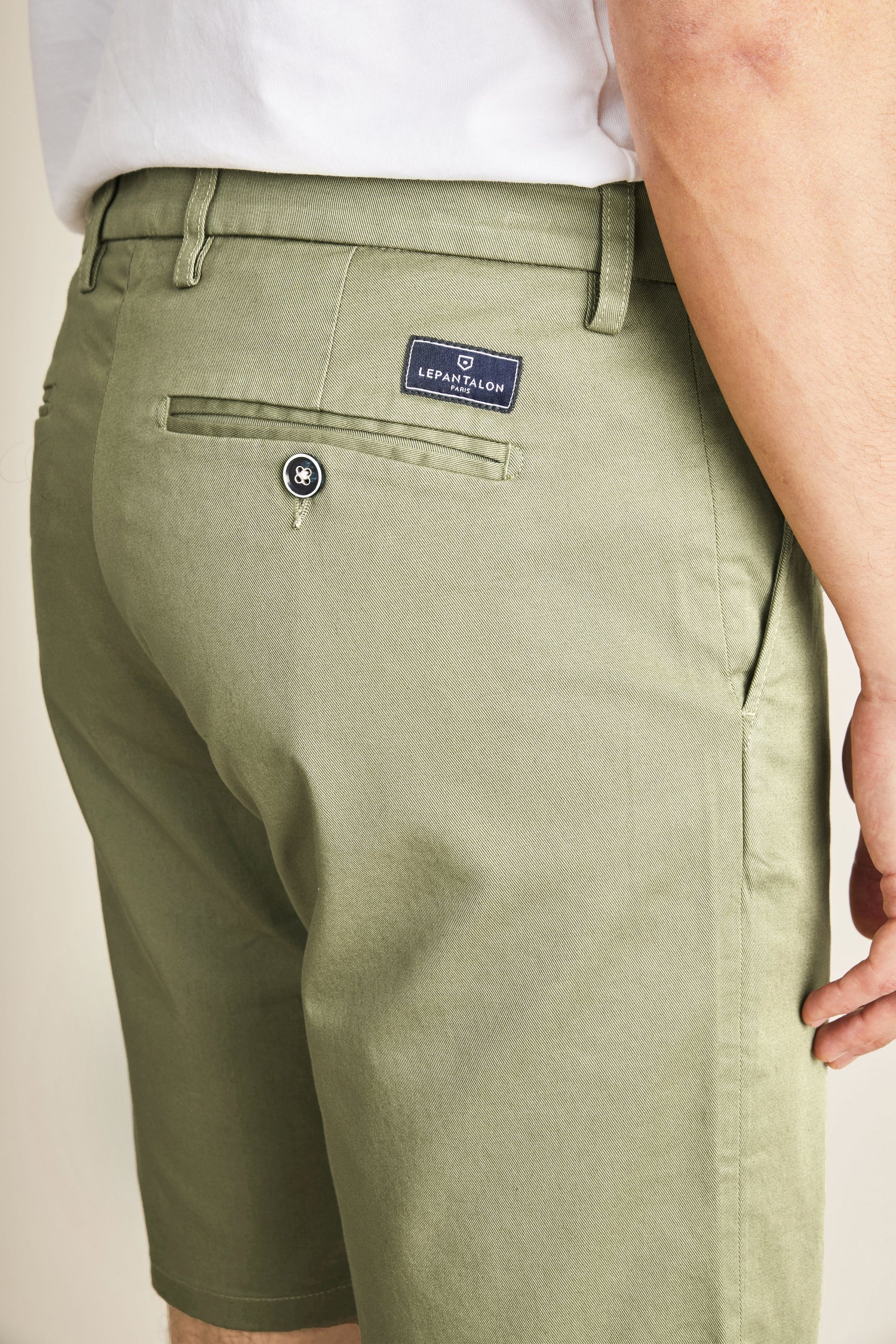 le-pantalon-bermuda-olive-short-homme-coton-stretch image 2