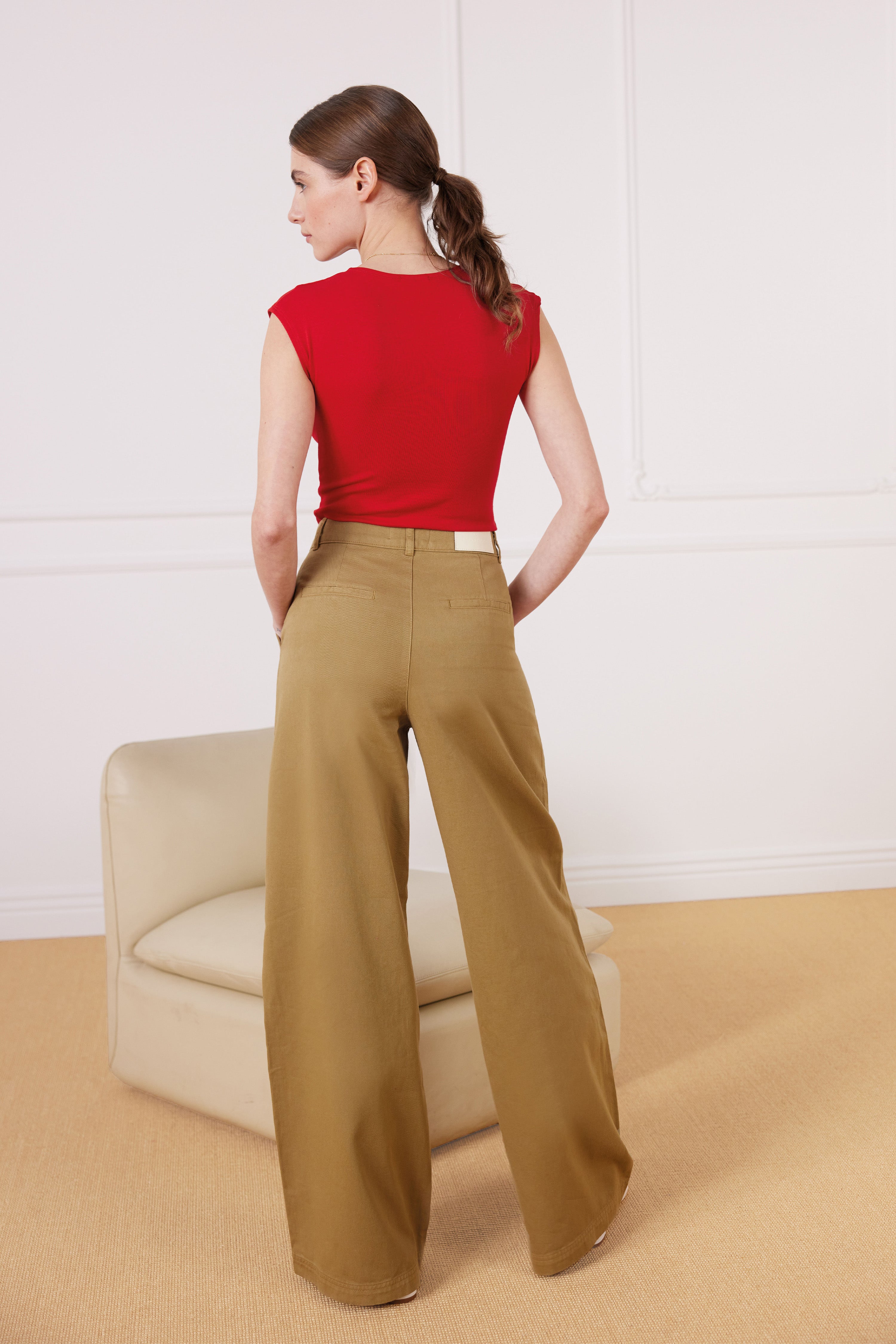 le-pantalon-pantalon-pinces-homme-beige-fonc-coupe-large image 3