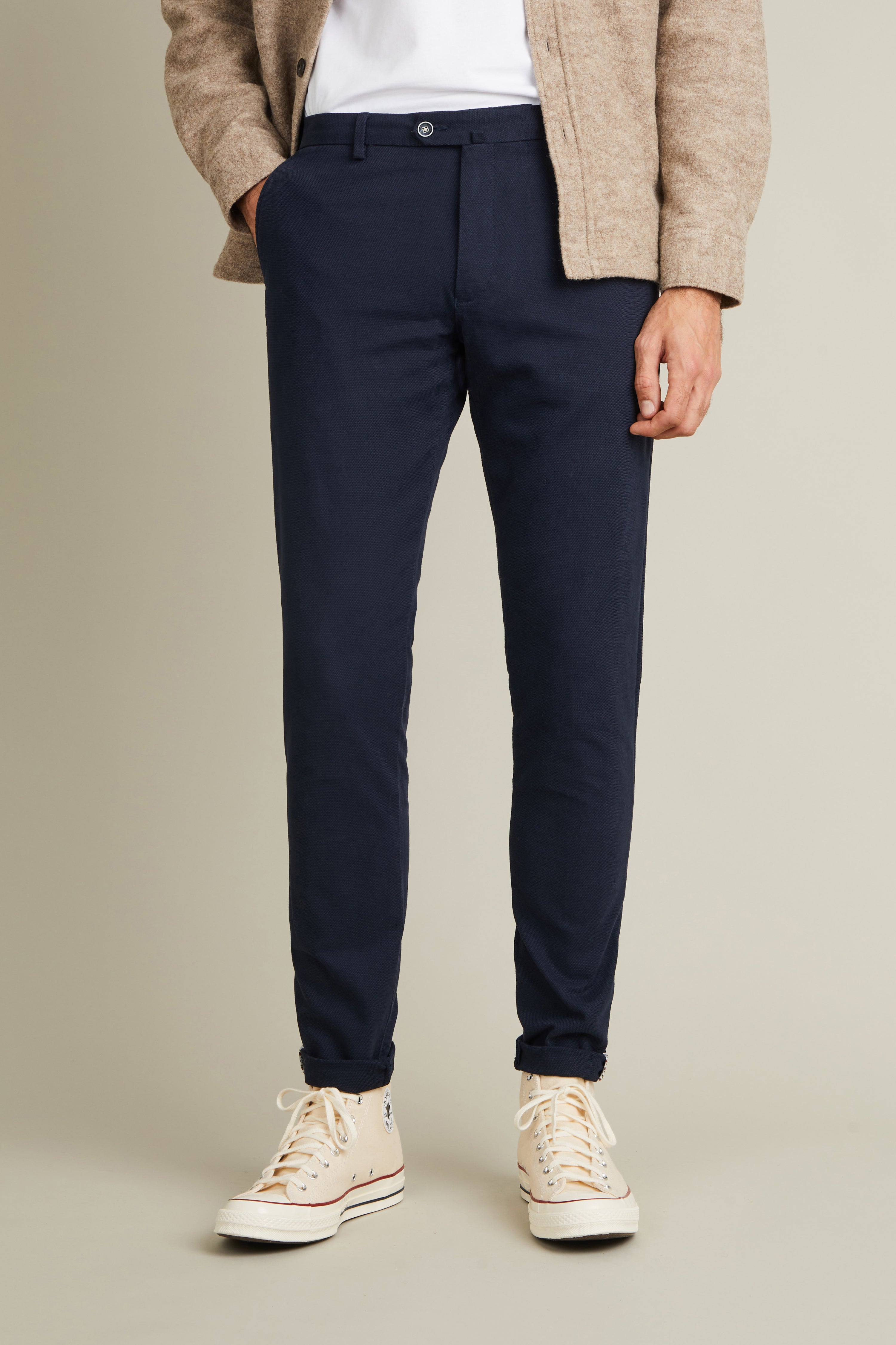 le-pantalon-chinos-homme-chino-bleu-marine-textur image 1