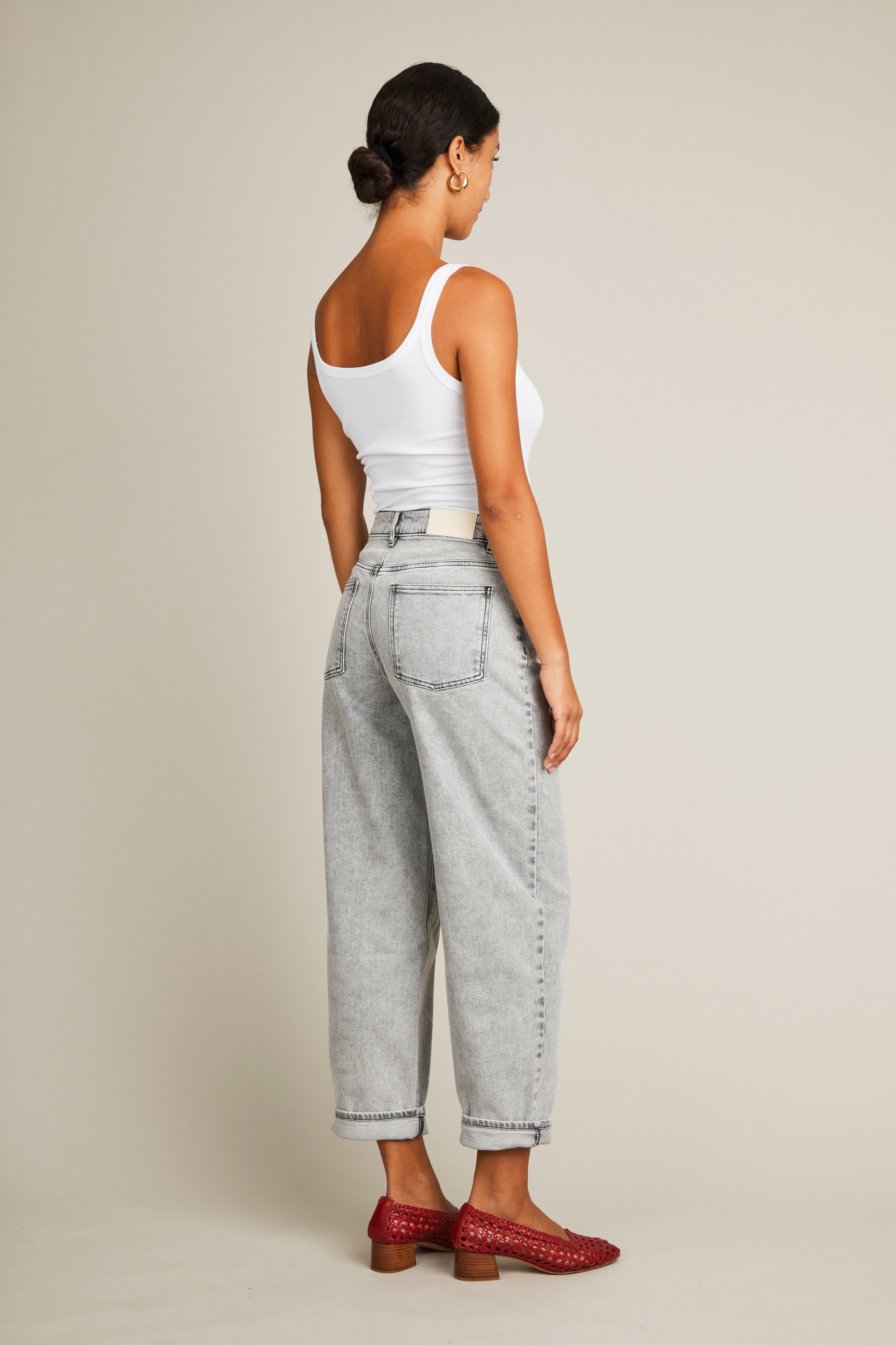le-pantalon-balloon-jean-femme-noir-snow-black-coton-recycl image 7