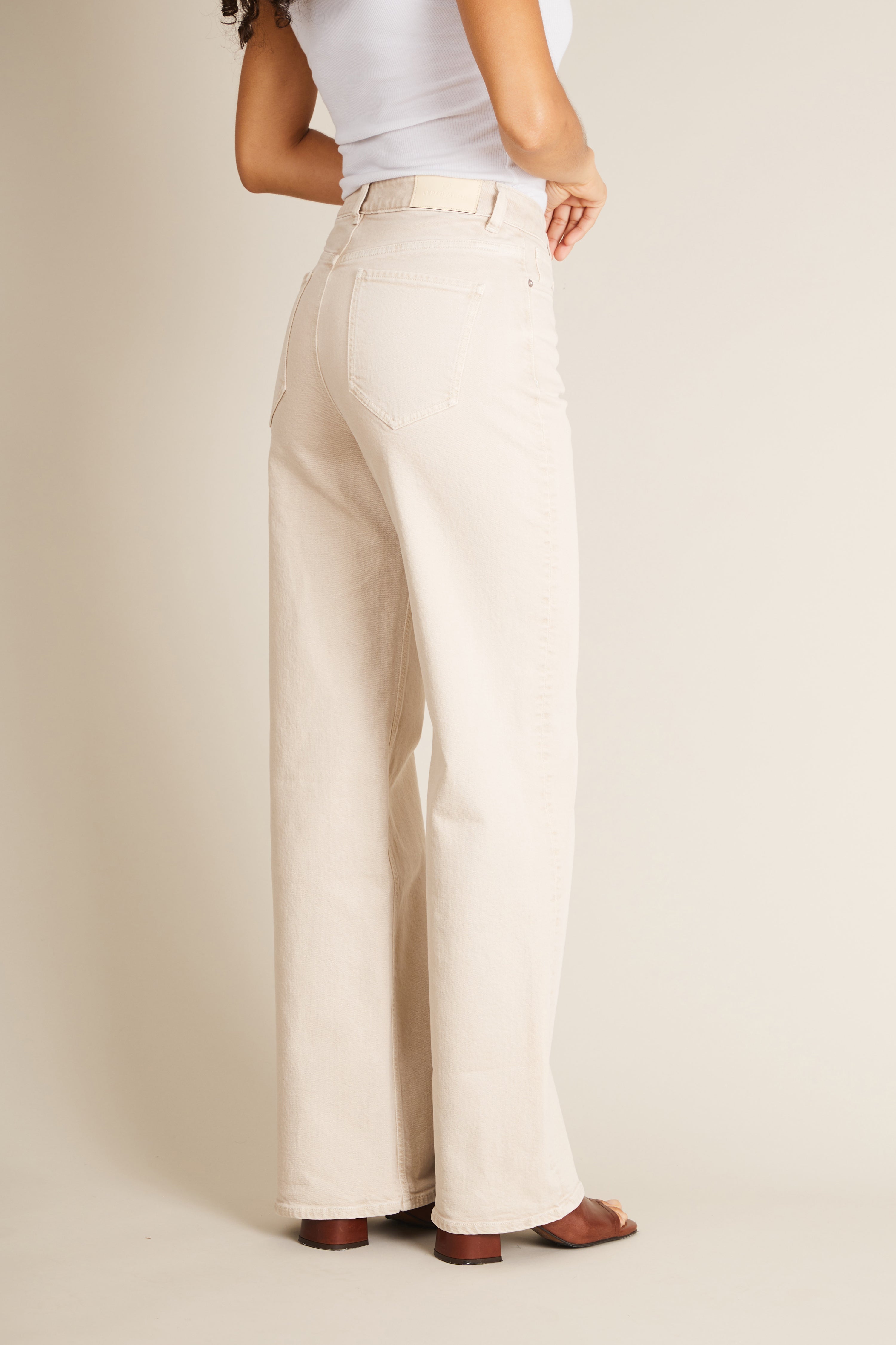 le-pantalon-jean-wideleg-sable-large-taille-haute-femme image 6