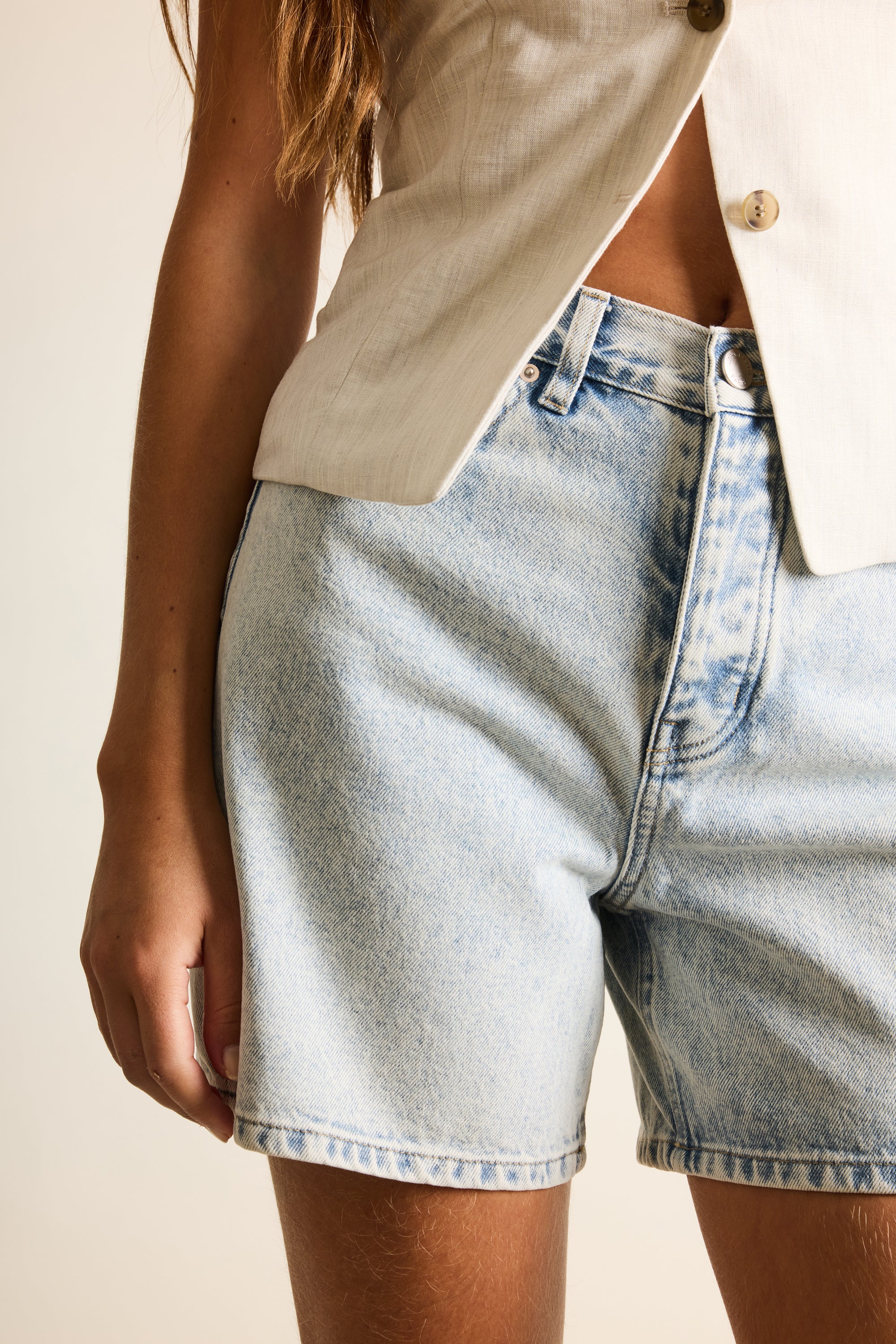 le-pantalon-shorts-et-jupes-femme-fm-lpwds-4-short-jean-bleached image 2