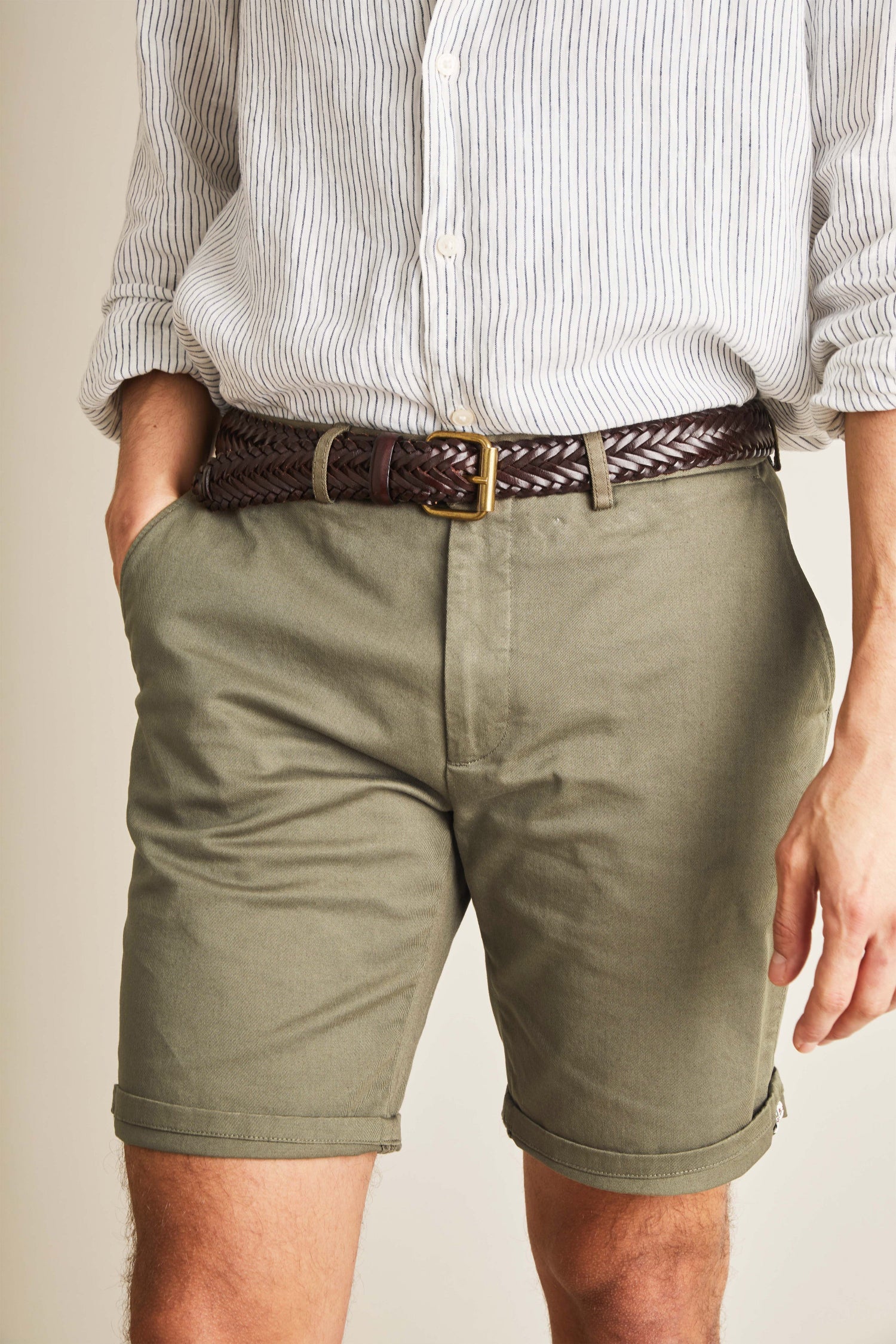 le-pantalon-bermudas-homme-classique-kaki-coton image 8