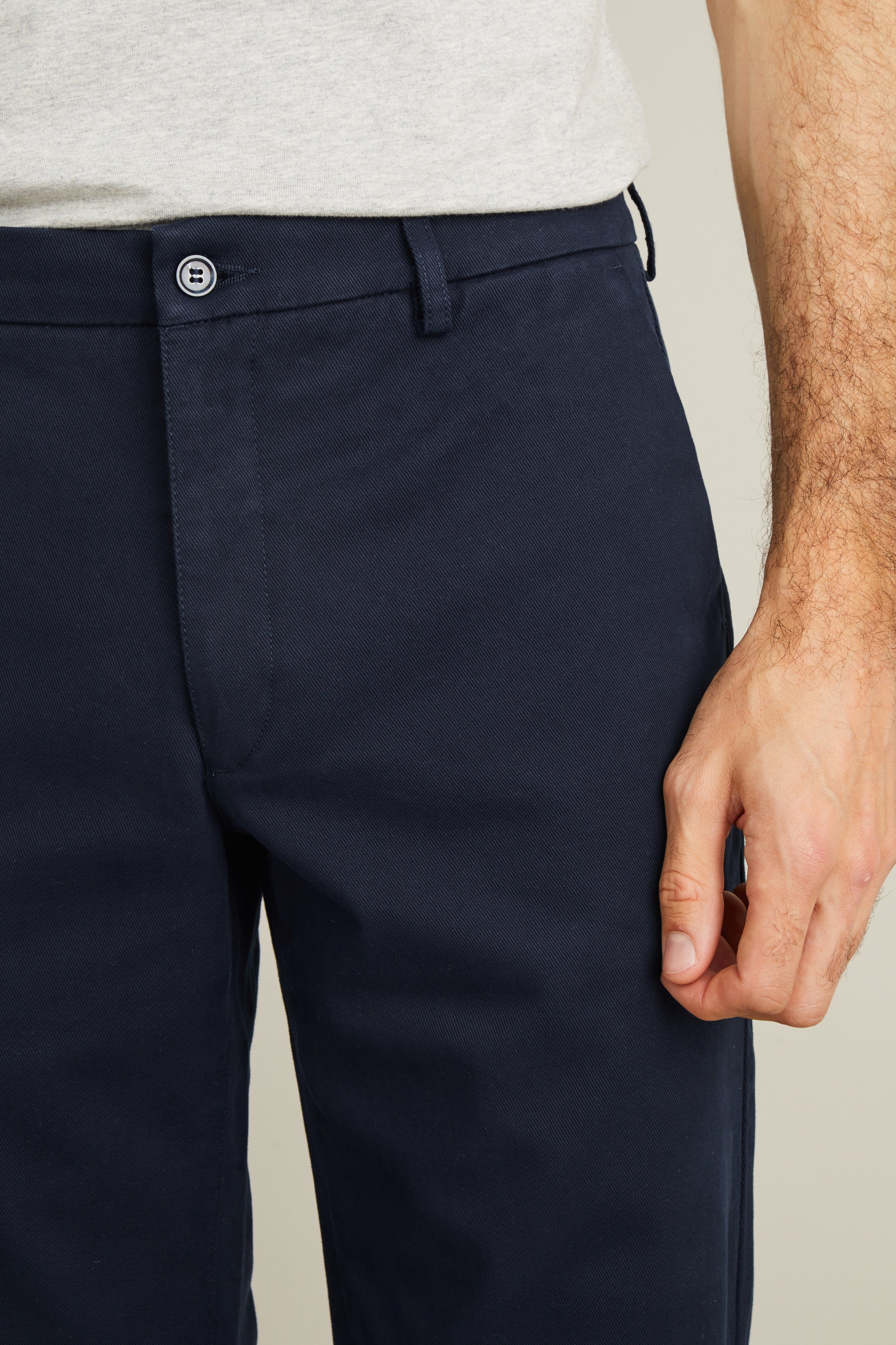 le-pantalon-chinos-homme-droit-bleu-marine-stretch image 2