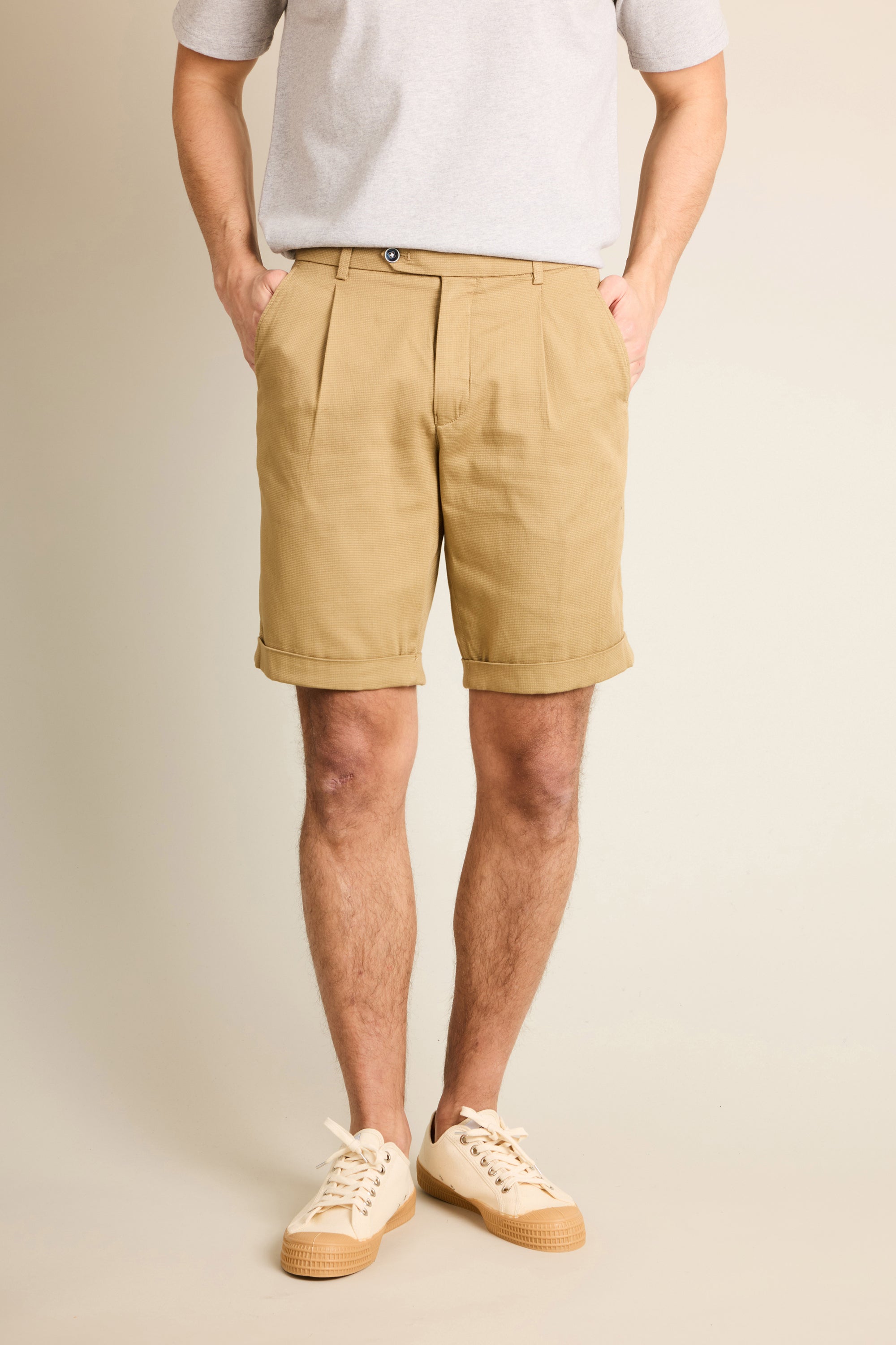 le-pantalon-bermuda-textur-beige-fonc-short-coton-stretch-24-cm image 1