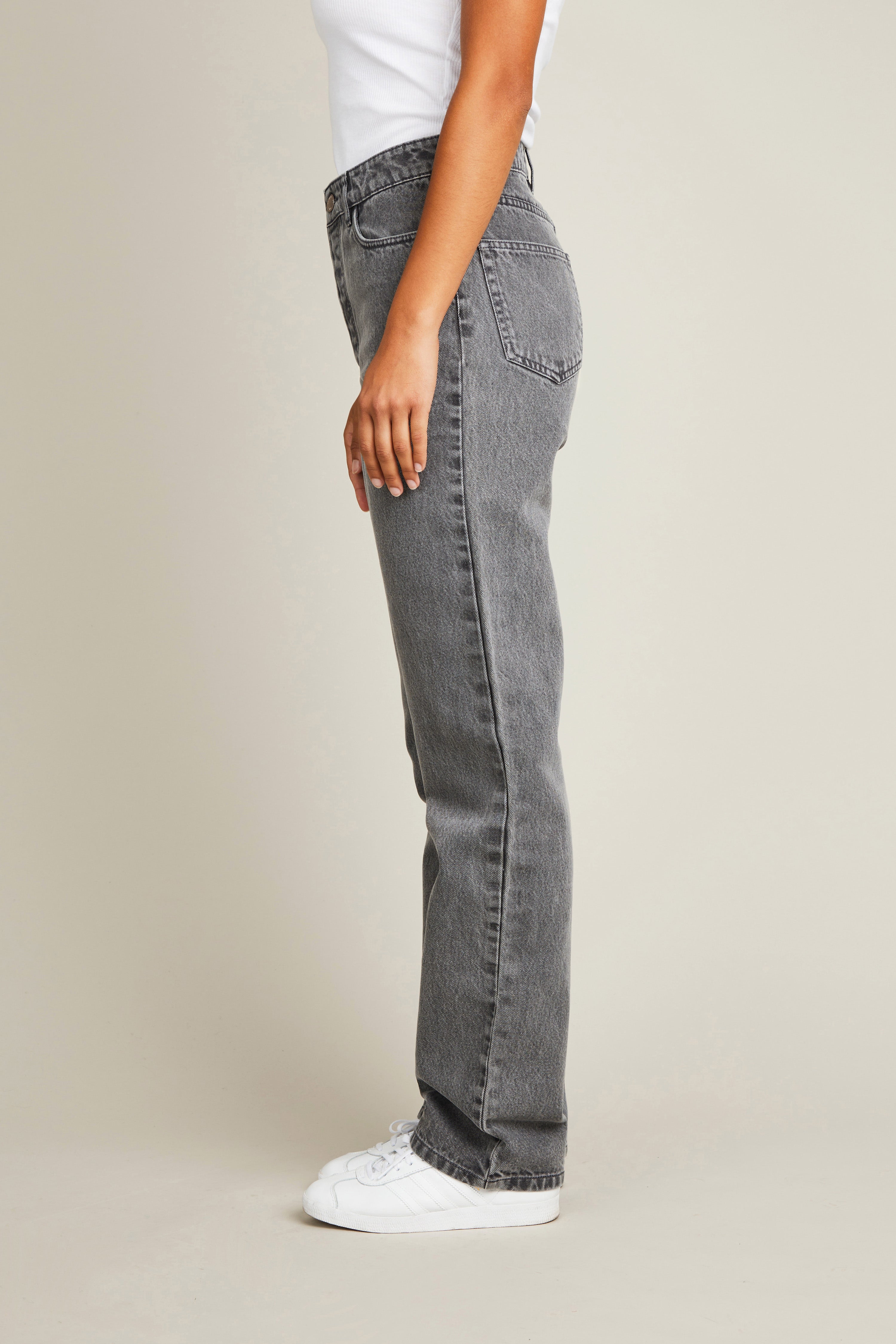 le-pantalon-jean-regular-gris-jean-droit-coton image 4