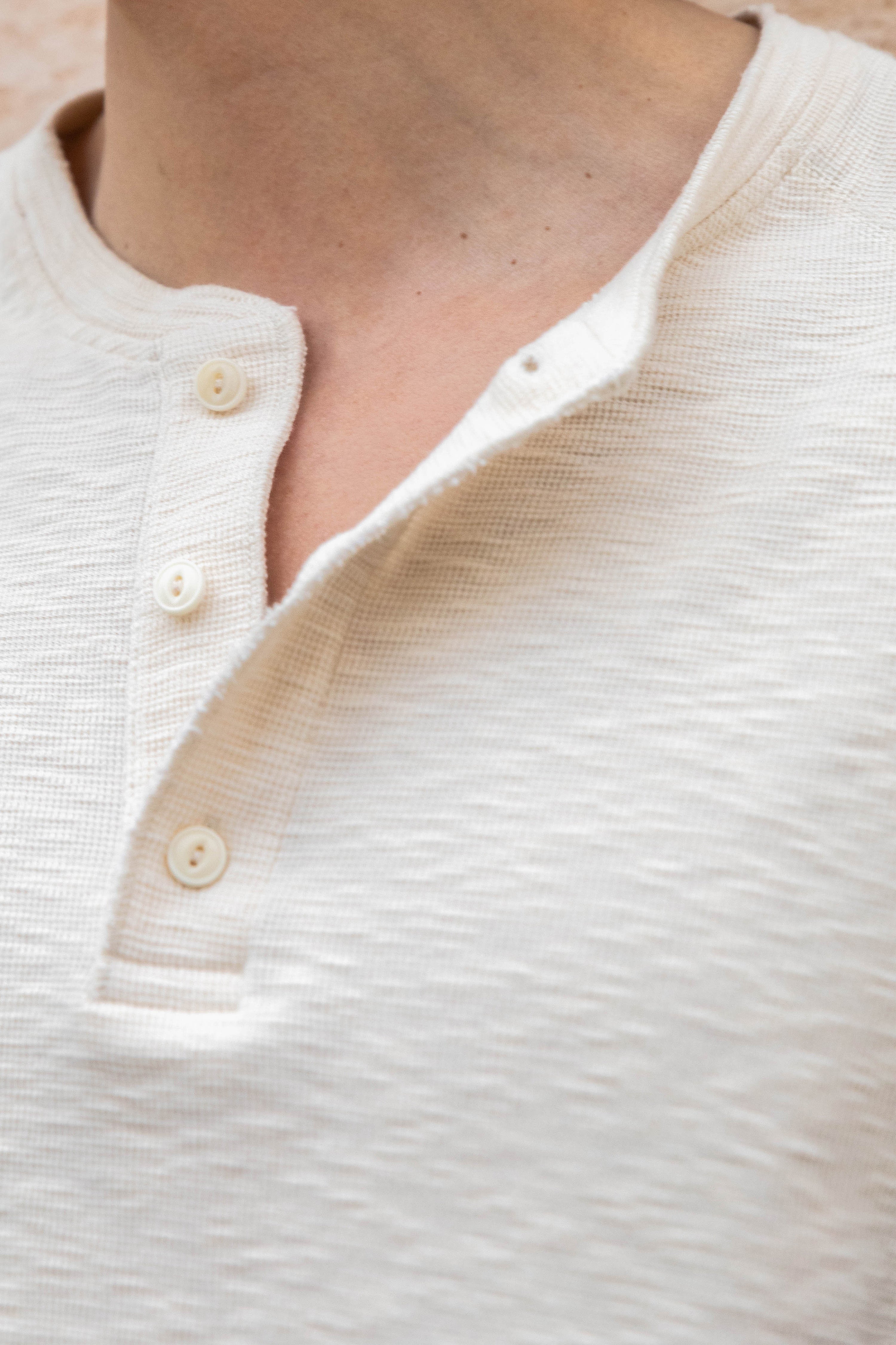 le-pantalon-t-shirts-homme-henley-tee-shirt-cru-coton image 6