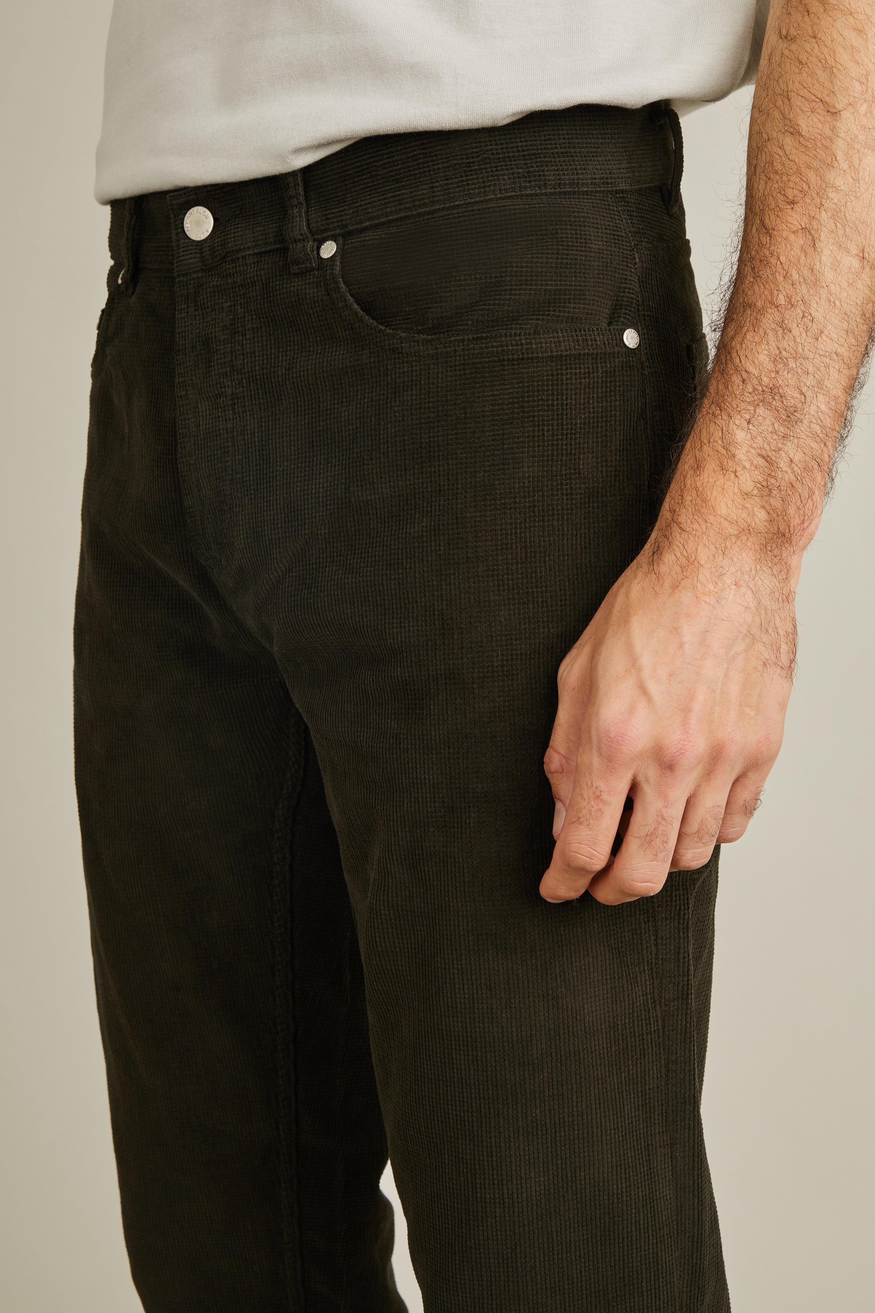 le-pantalon-5-poches-velours-kaki-homme-coton-bio image 3