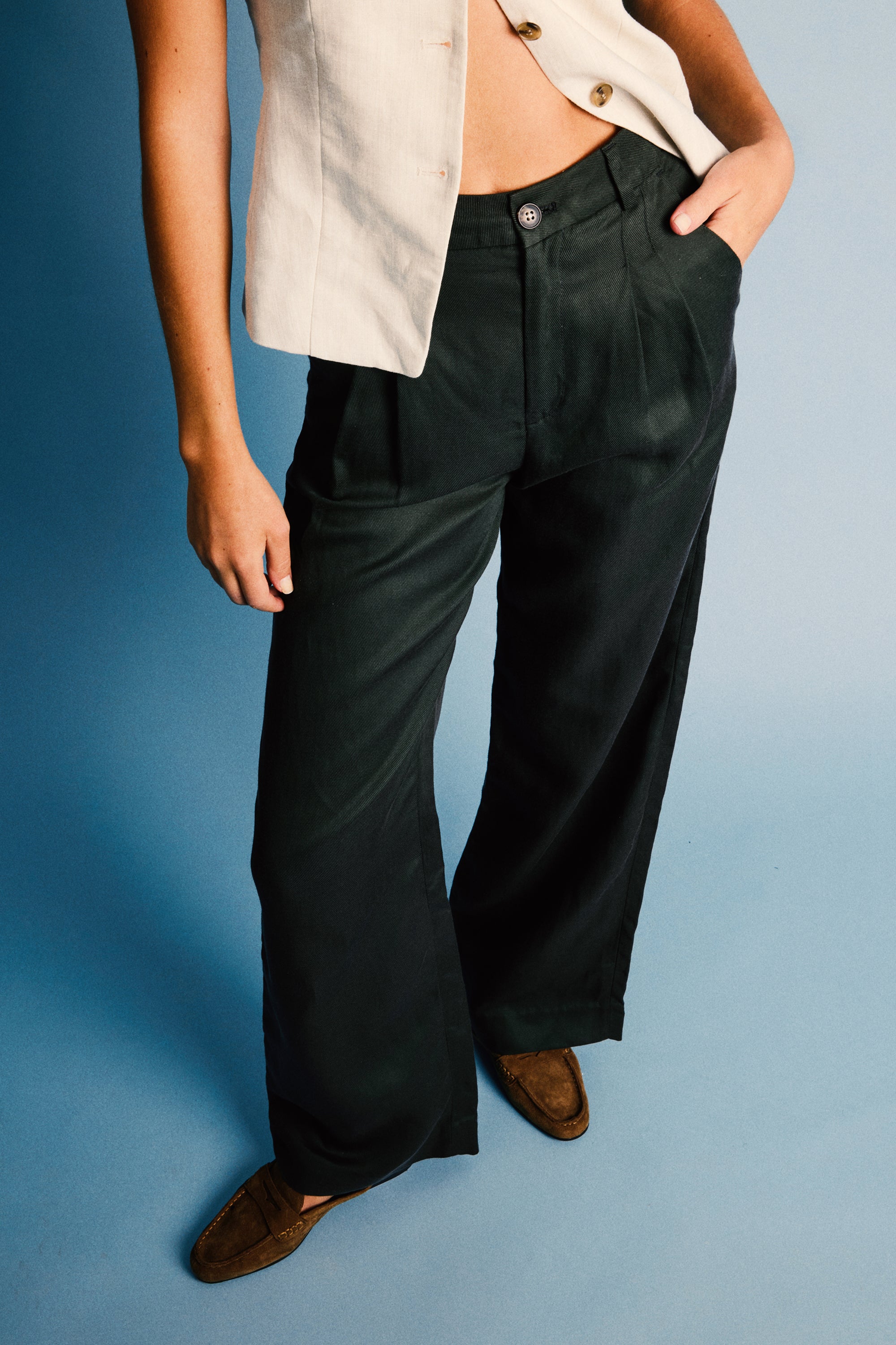 le-pantalon-fm-lpwpl-1-pantalon-femme-vert-pinces-large image 3
