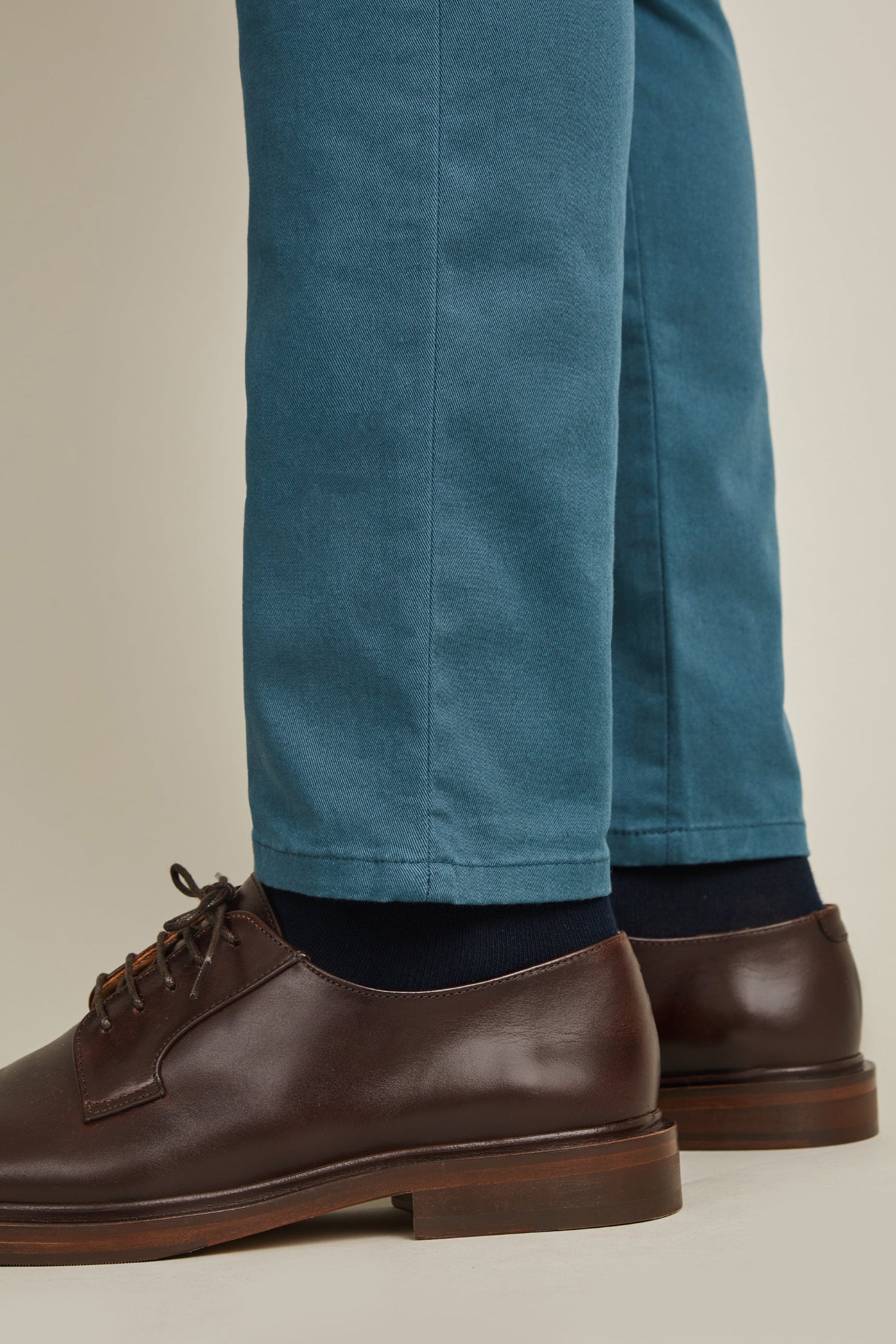 le-pantalon-chino-bleu-canard-semi-slim-coton-stretch image 8