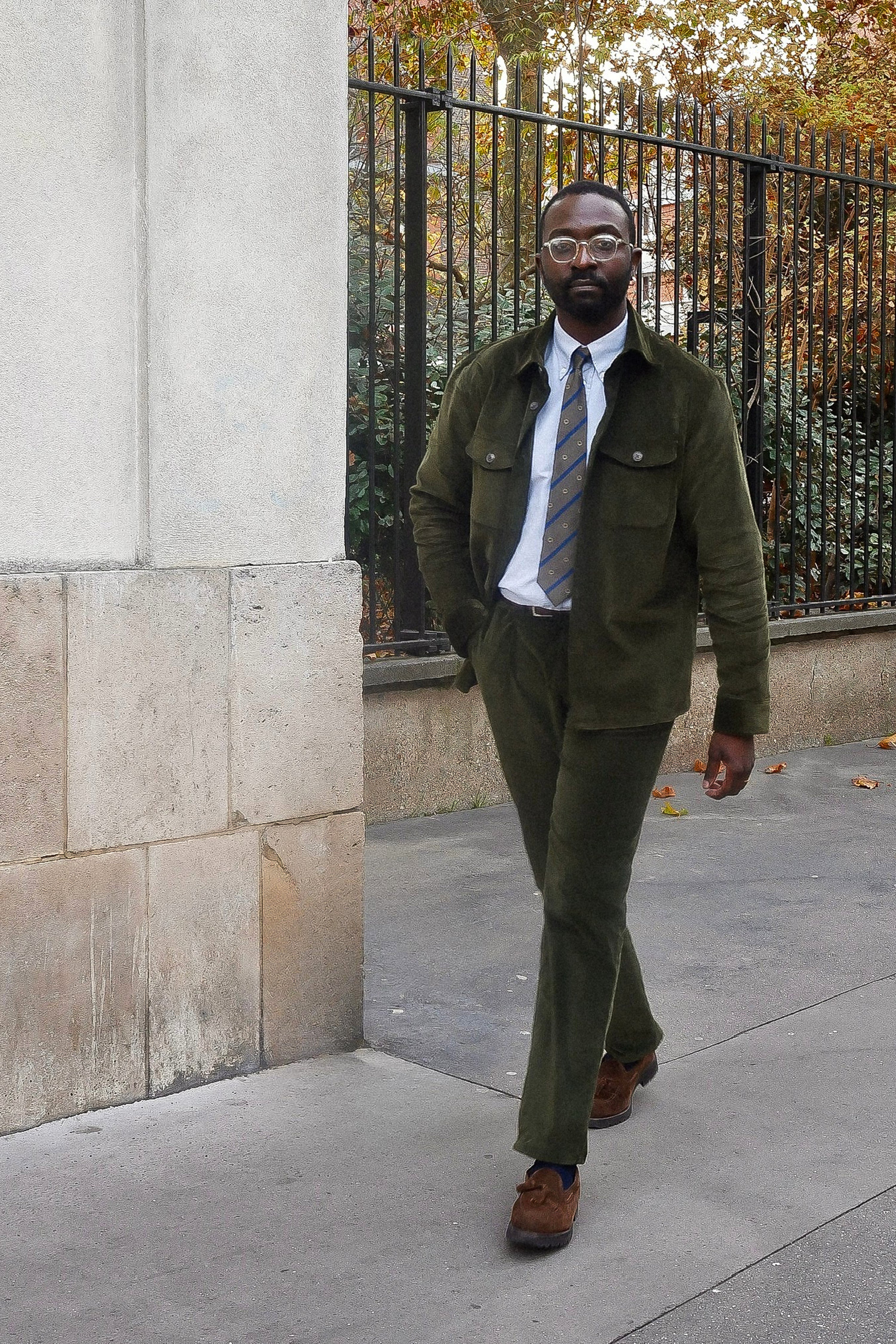 le-pantalon-chino-fm-lpcvp-1-pantalon-kaki-velours-pinces image 3