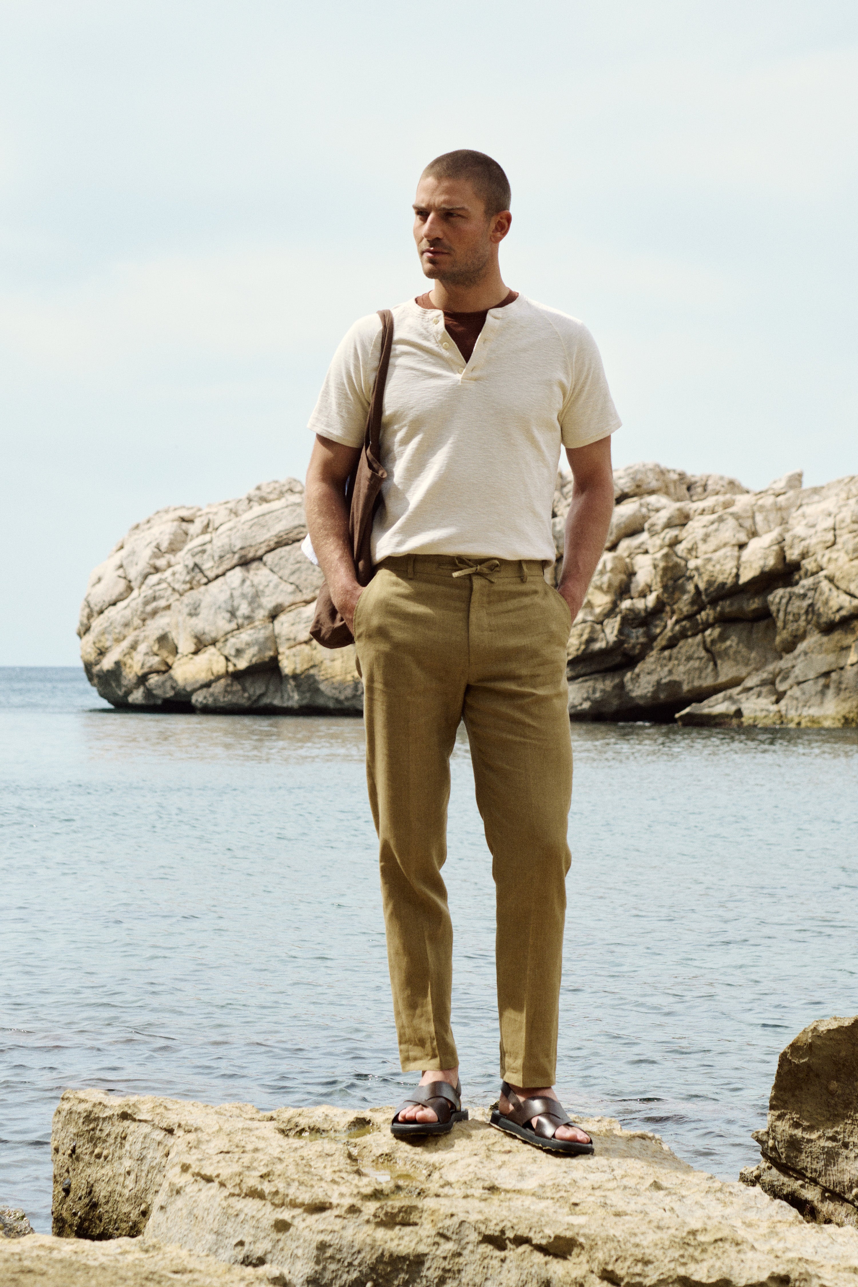 le-pantalon-pantalon-lin-beige-fonc-homme-carotte image 2