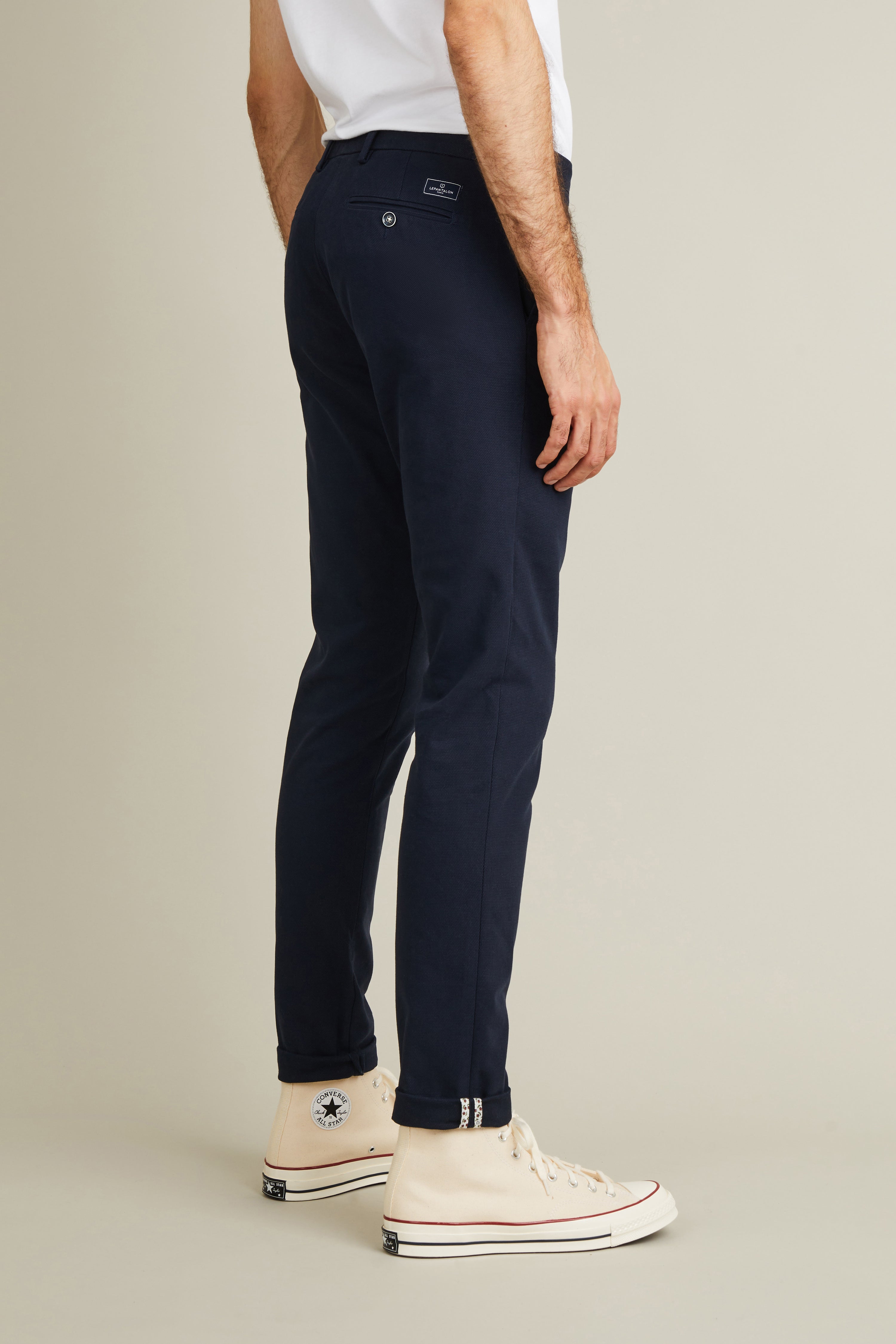 le-pantalon-chinos-homme-chino-bleu-marine-textur image 5