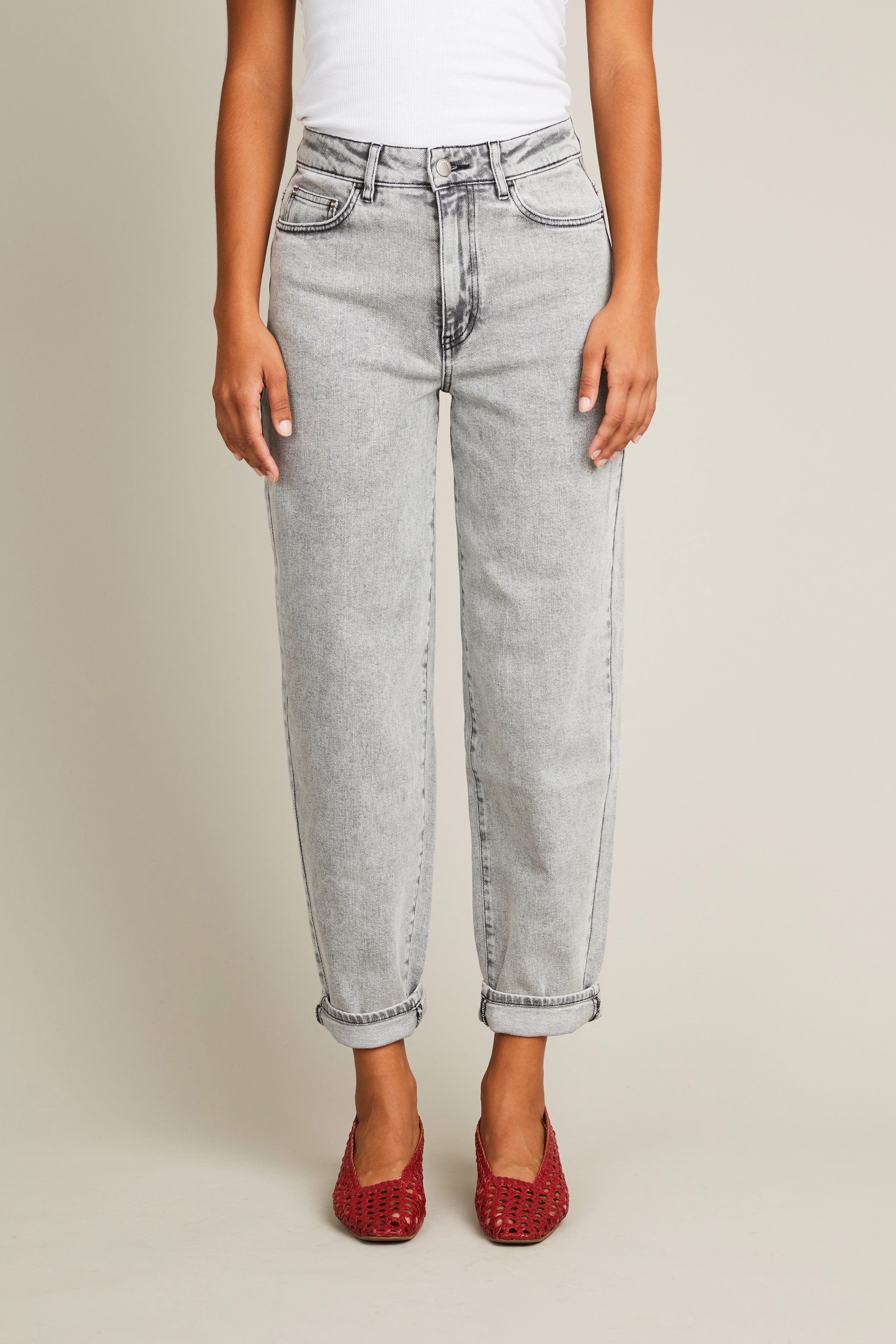 le-pantalon-balloon-jean-femme-noir-snow-black-coton-recycl image 1