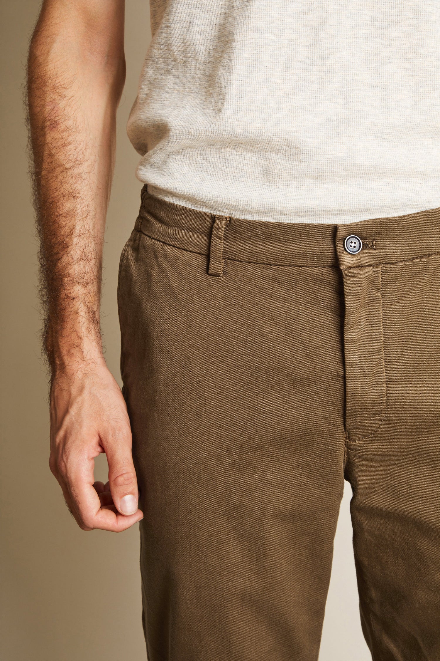 le-pantalon-chino-easy-pantalon-chino-tabac-semi-slim-taille-42 image 5