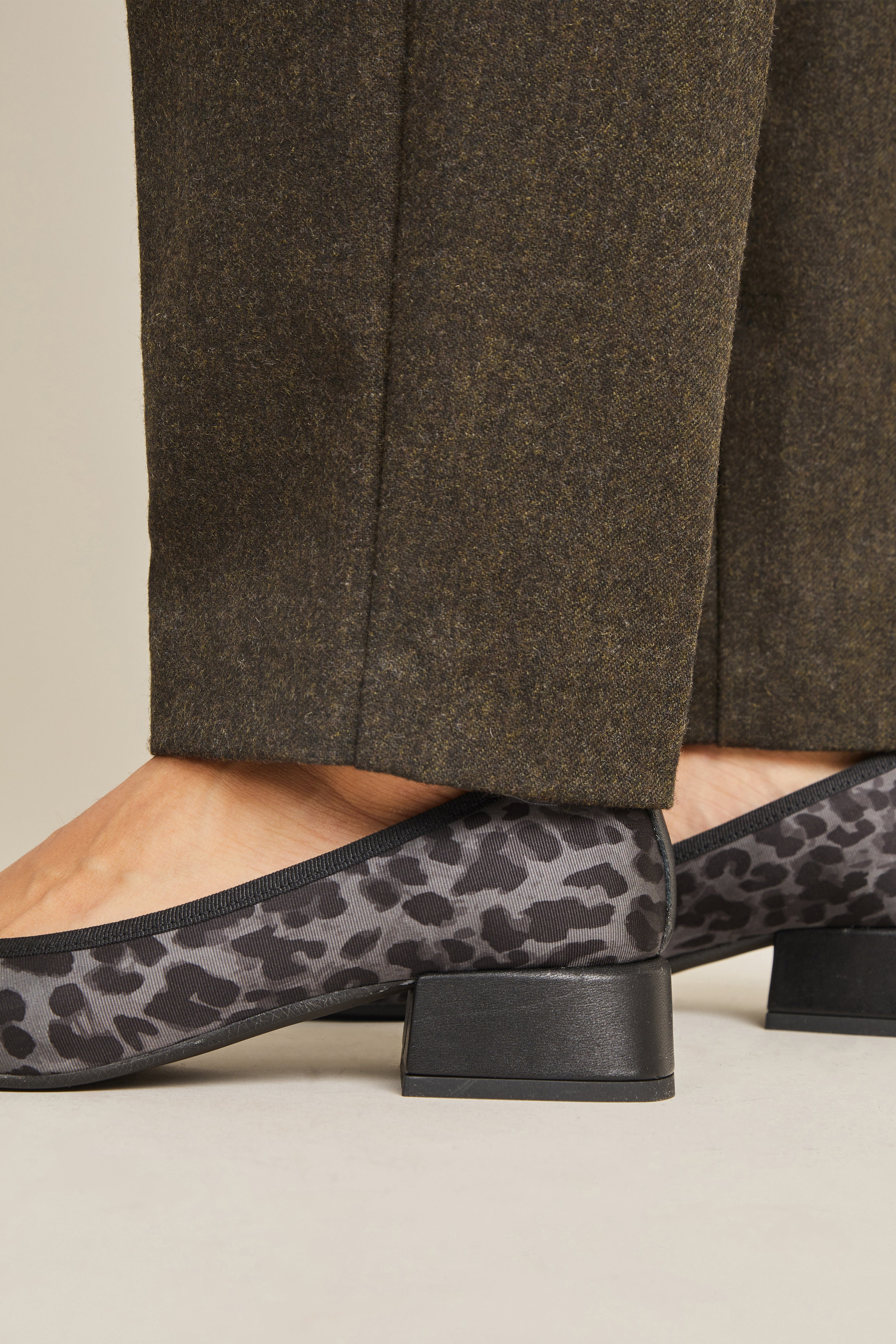 le-pantalon-flanelle-cigarette-olive-pantalon-laine-chaud image 7
