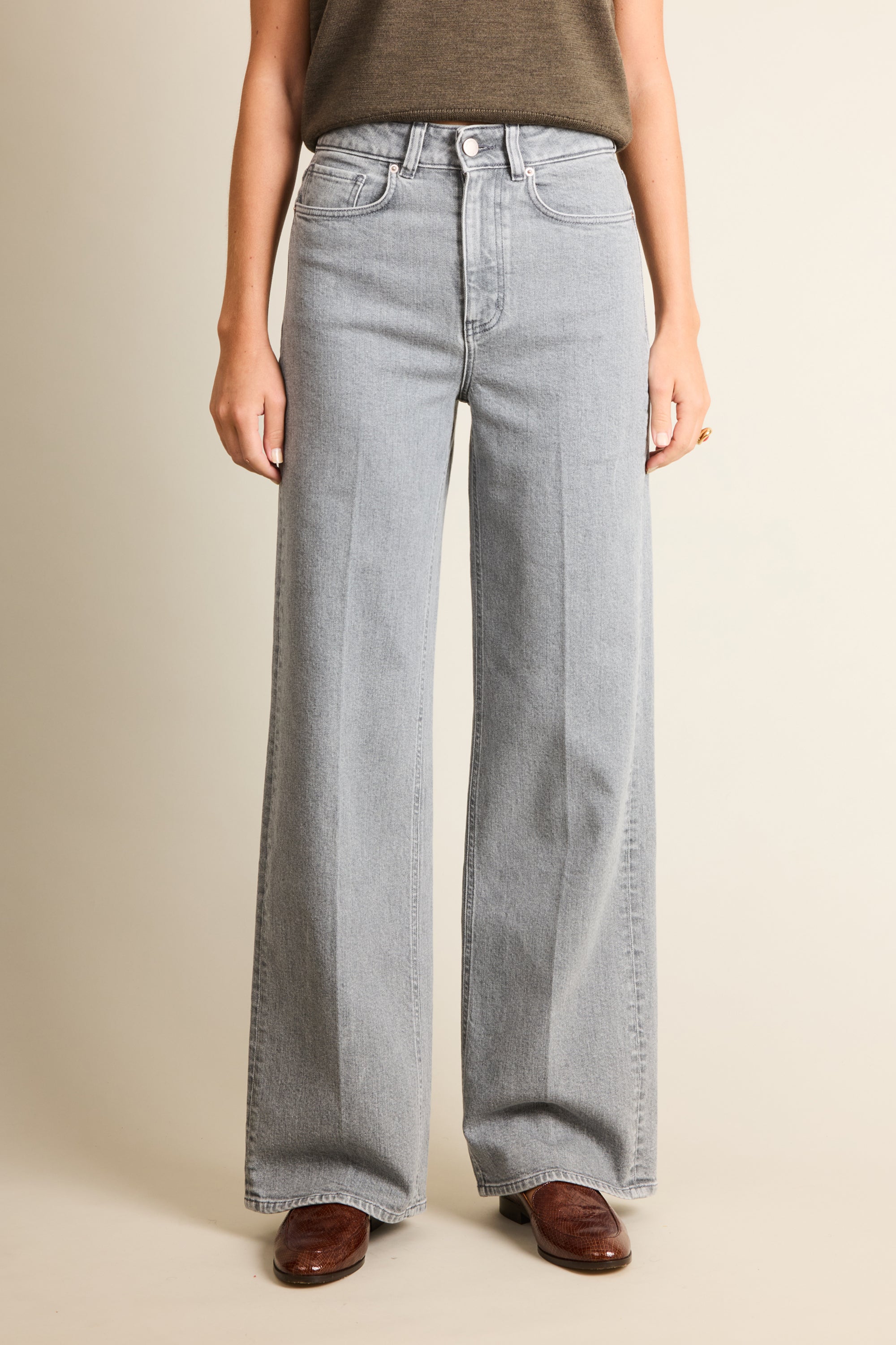 le-pantalon-jeans-femme-wideleg-jean-gris-taille-haute image 4